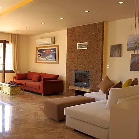 فيلة Sleeps 10 Pool Wifi