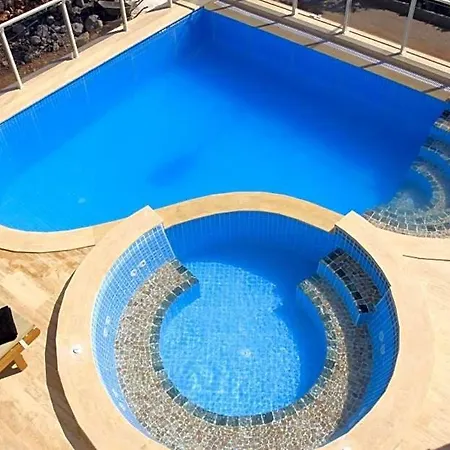 فيلة Sleeps 10 Pool Wifi
