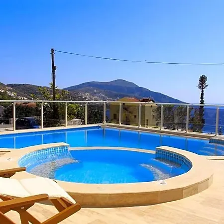 Villa Sleeps 10 Pool Wifi *